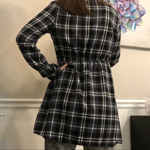 Plaid Snap-button Tunic - Picture 7 of 7